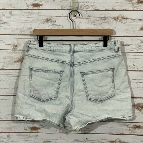 Universal Thread High-Rise Midi Jean Shorts - Light Wash - 14/32 - Picture 6 of 7